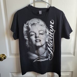 Marilyn Monroe Tee Size Medium